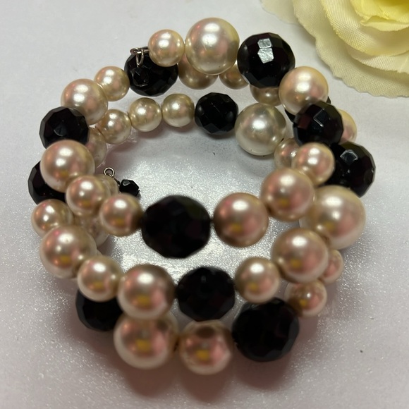 🖤WHITE HOUSE BLACK MARKET JEWELRY - BRACELET & MATCHING EARRING SET 🖤 - Picture 3 of 10